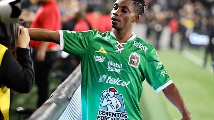 Atacante ganês e lateral colombiano: Vasco quer reforçar o elenco