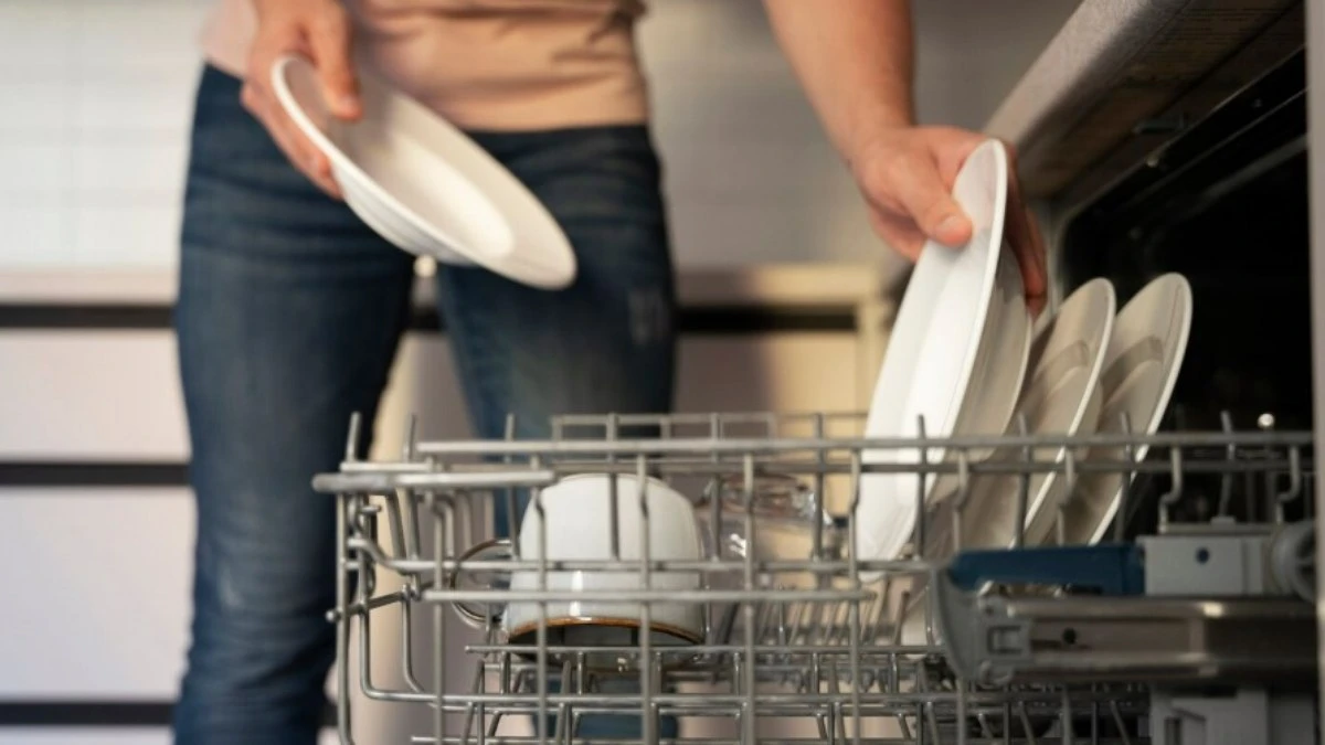 Quase R$ 2 mil off: lava-louças Brastemp entra em promoção
