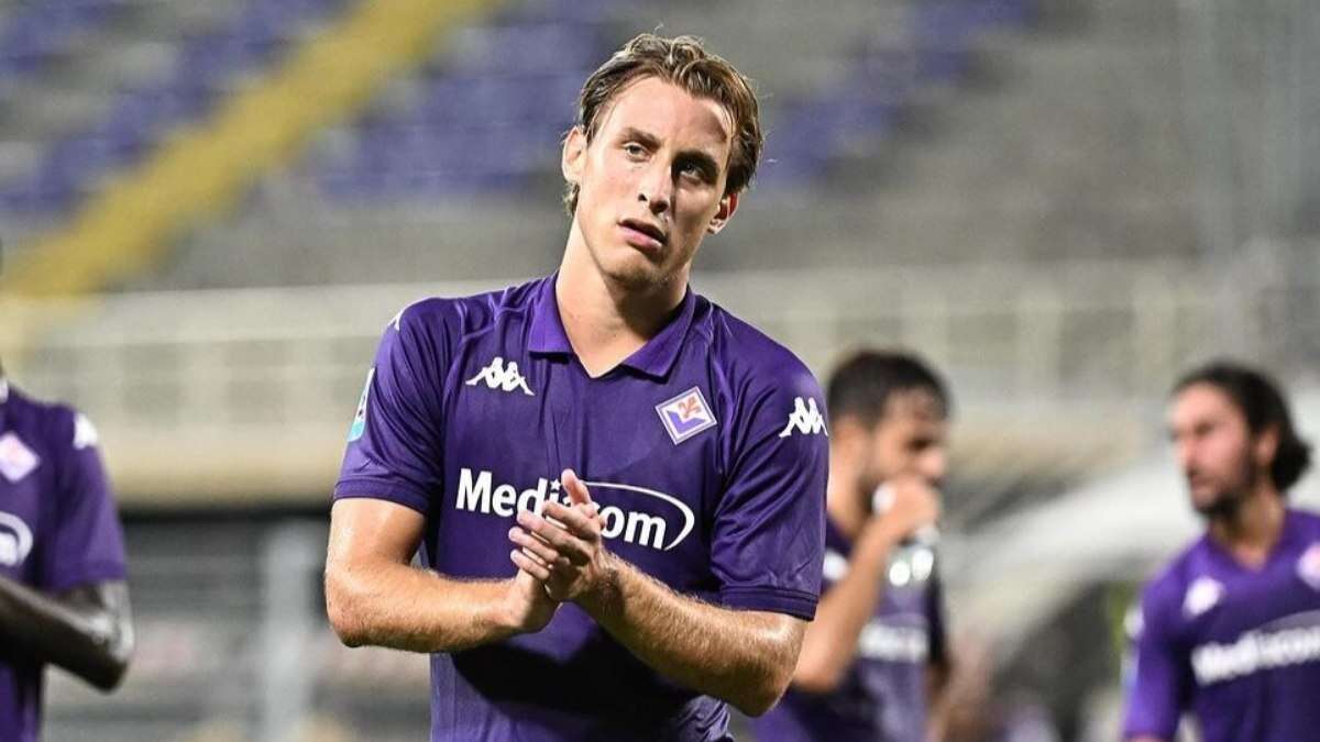 Jogador da Fiorentina que colapsou em campo diz primeiras palavras após ser extubado