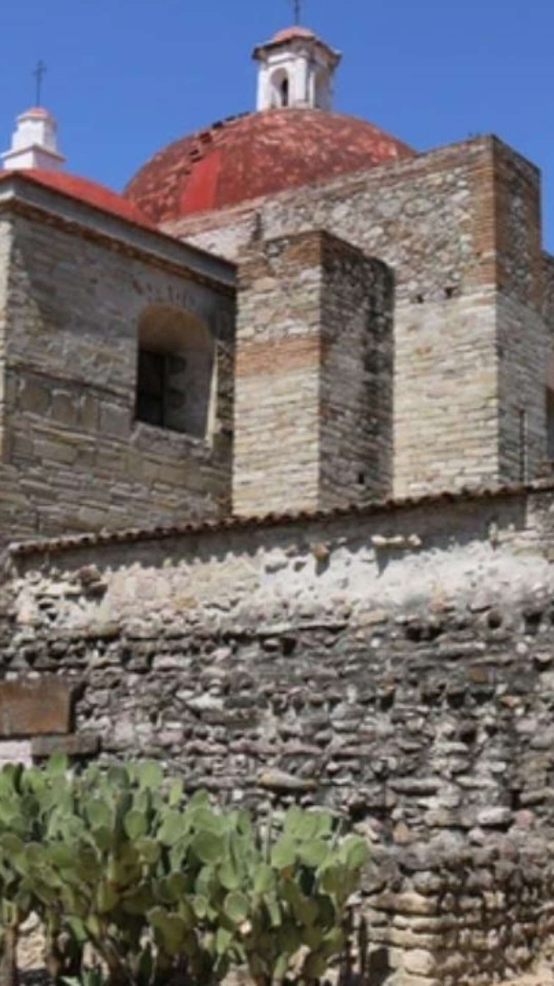 Passagem para o submundo? Entenda descoberta de arqueólogos em igreja católica