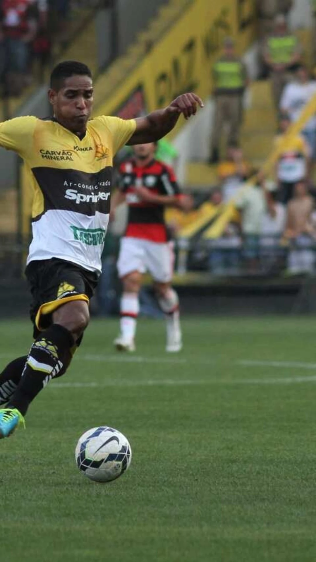 Flamengo volta a enfrentar o Criciúma após cerca de dez anos