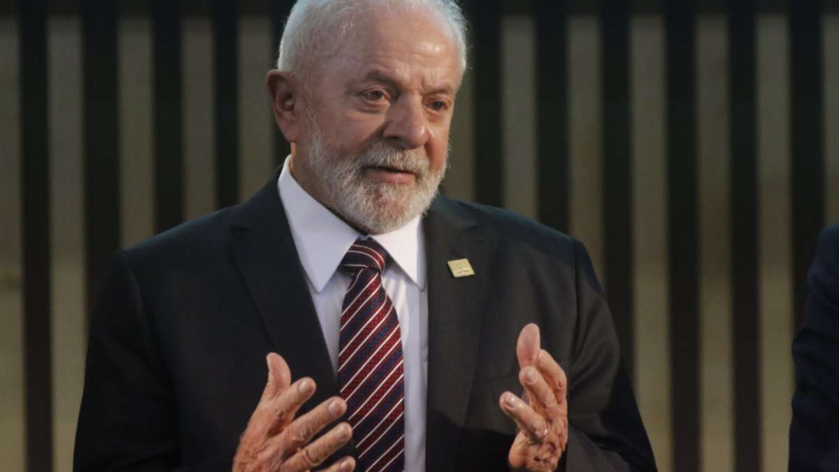 Lula defende investimento público para resolver problemas do país