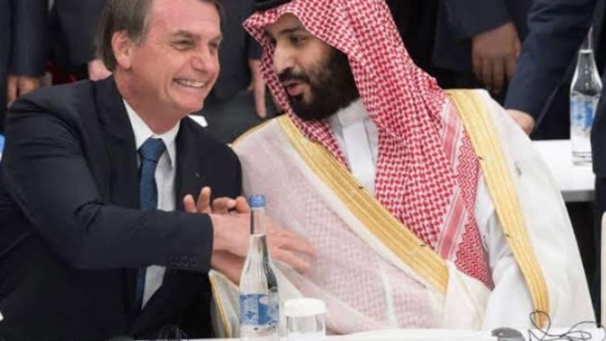 Além de joias, Bolsonaro ficou com outros 94 presentes indevidamente