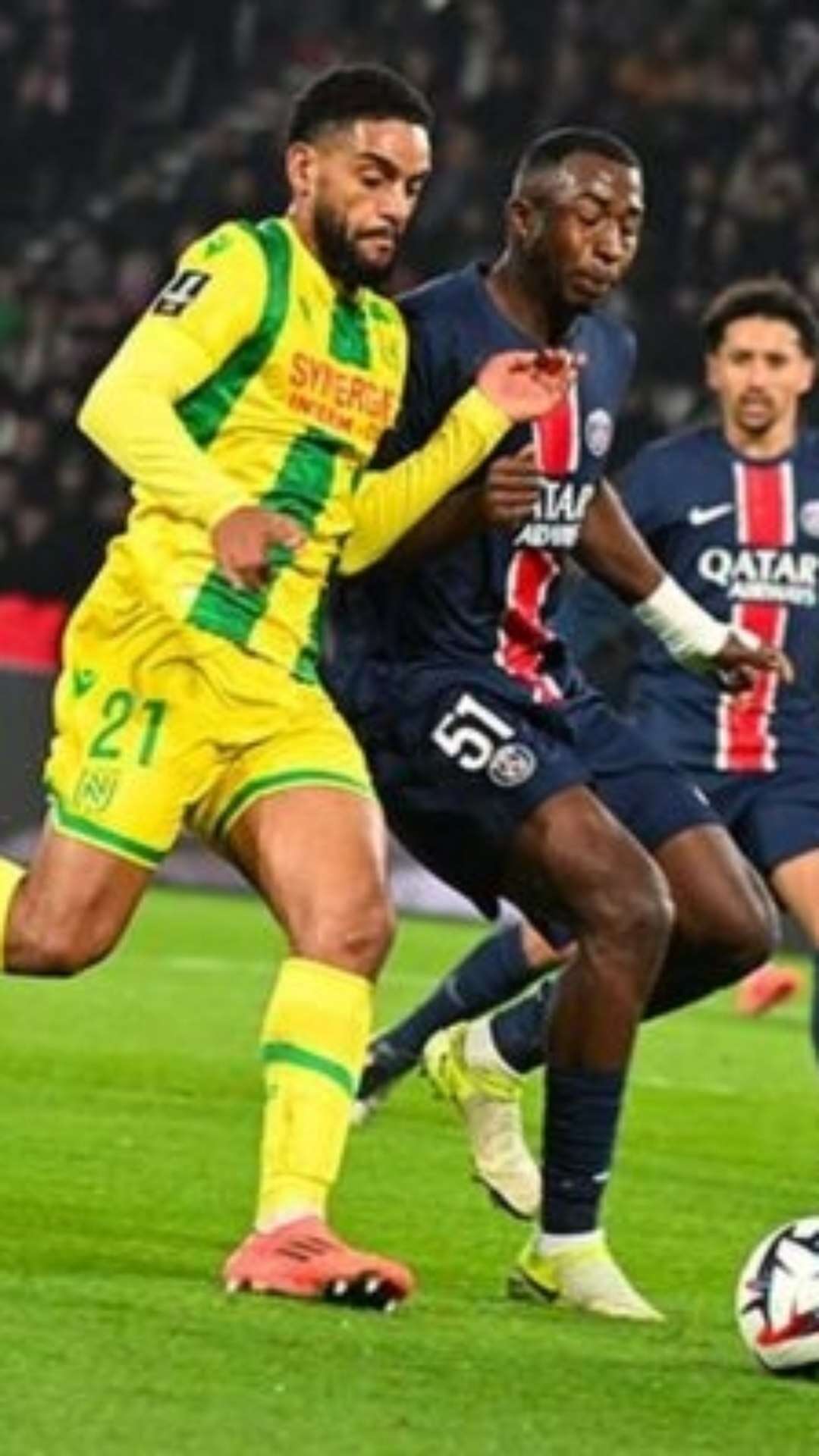 PSG tropeça em casa, mas segue confortável na liderança do Francês