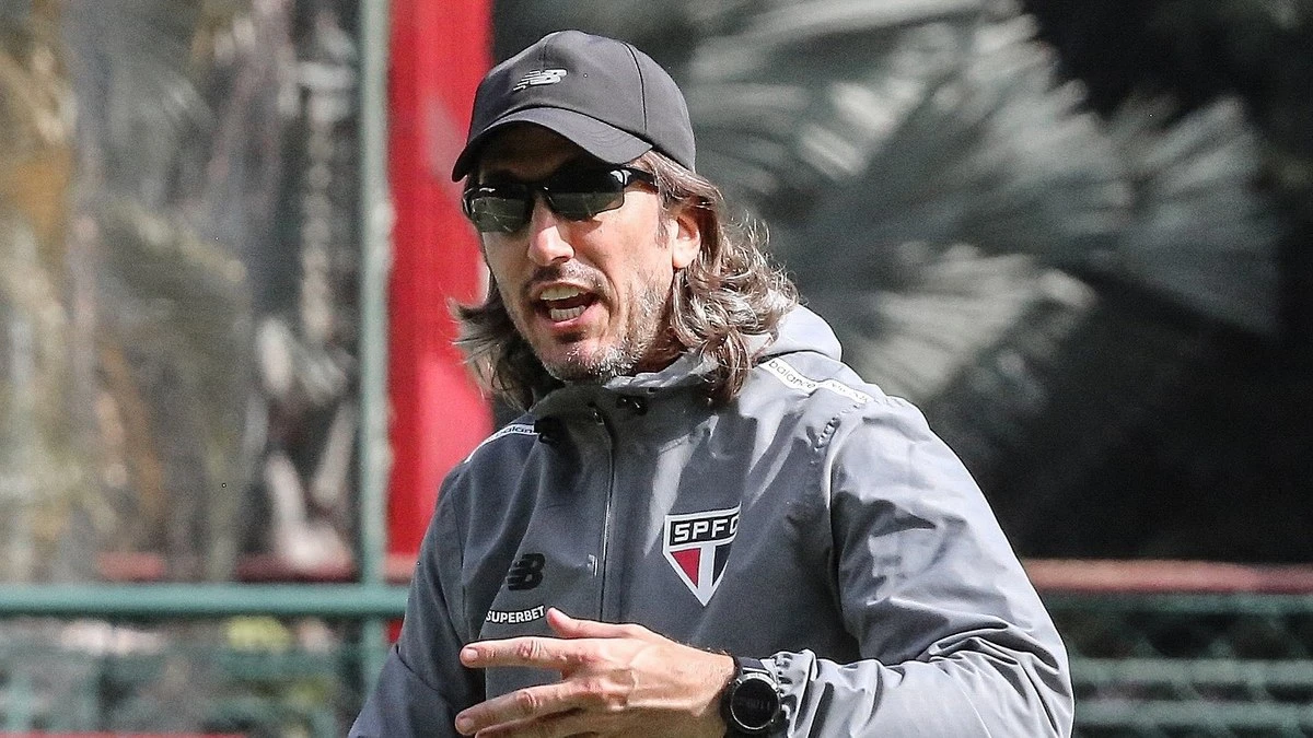 Zubeldía? Torcida do Internacional critica interesse no treinador