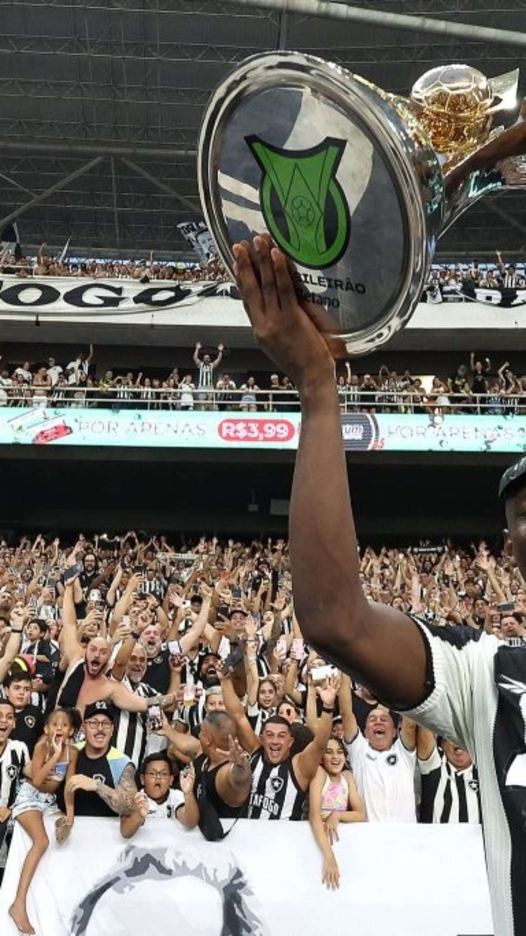 Craque do Brasileirão, Luiz Henrique celebra conquistas: “muito orgulhoso”