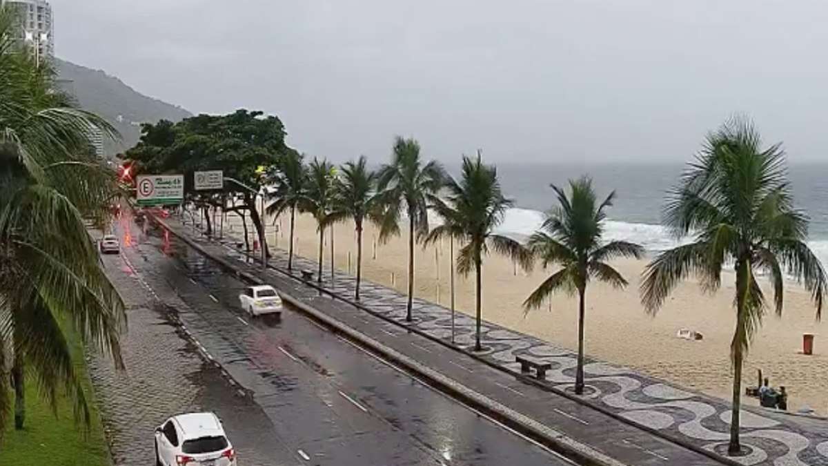 Temporal deixa três mortos, navio encalhado e estragos em várias regiões do RJ