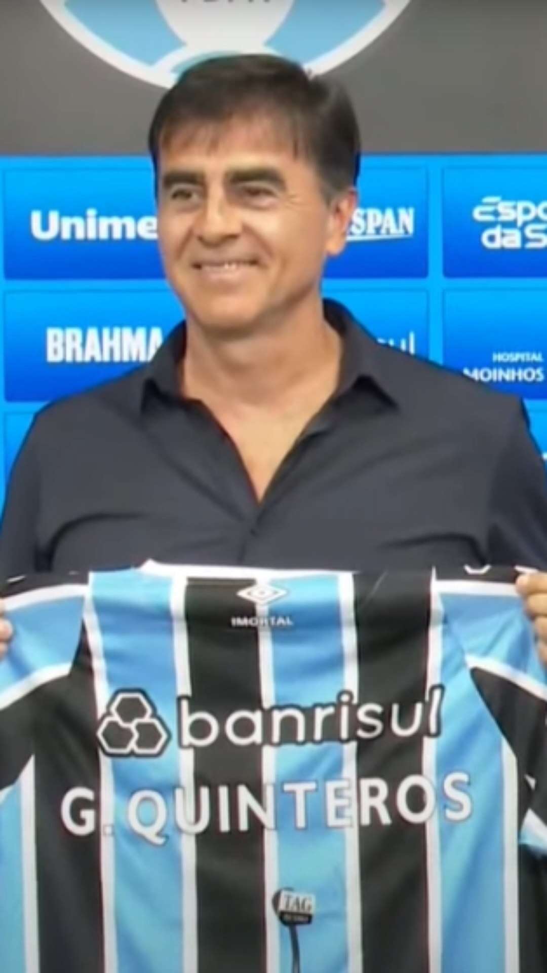 Gustavo Quinteros é apresentado como técnico do Grêmio