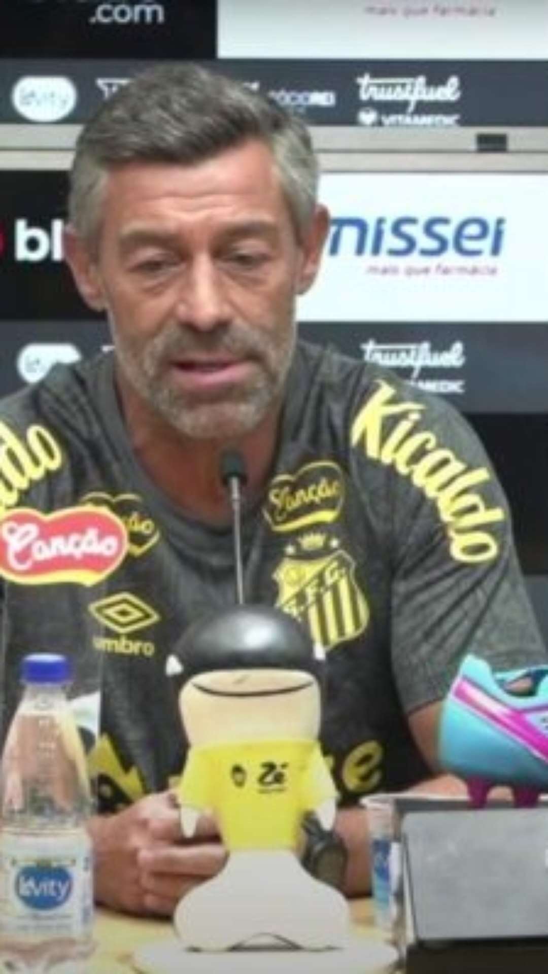 Pedro Caixinha é apresentado oficialmente no Santos: ‘Orgulho grande estar aqui’