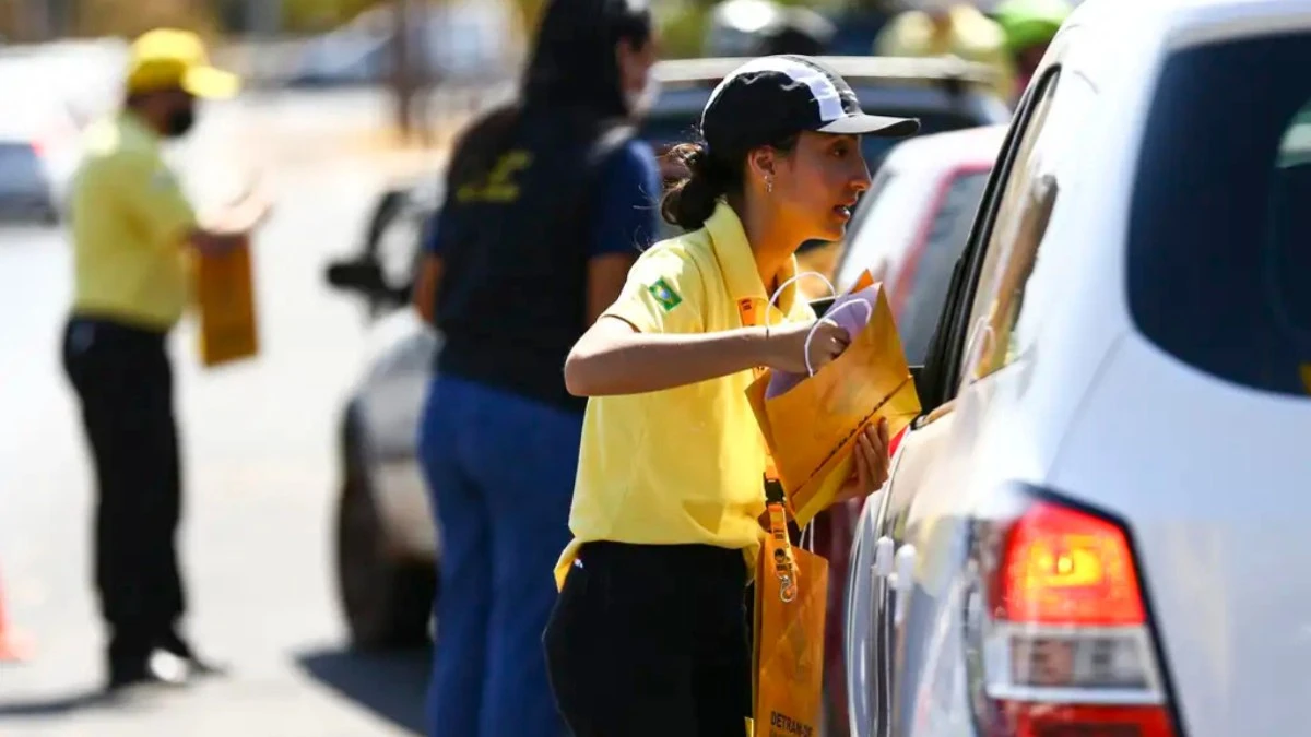 Mulher dirige até prova do Detran e é multada em R$ 880