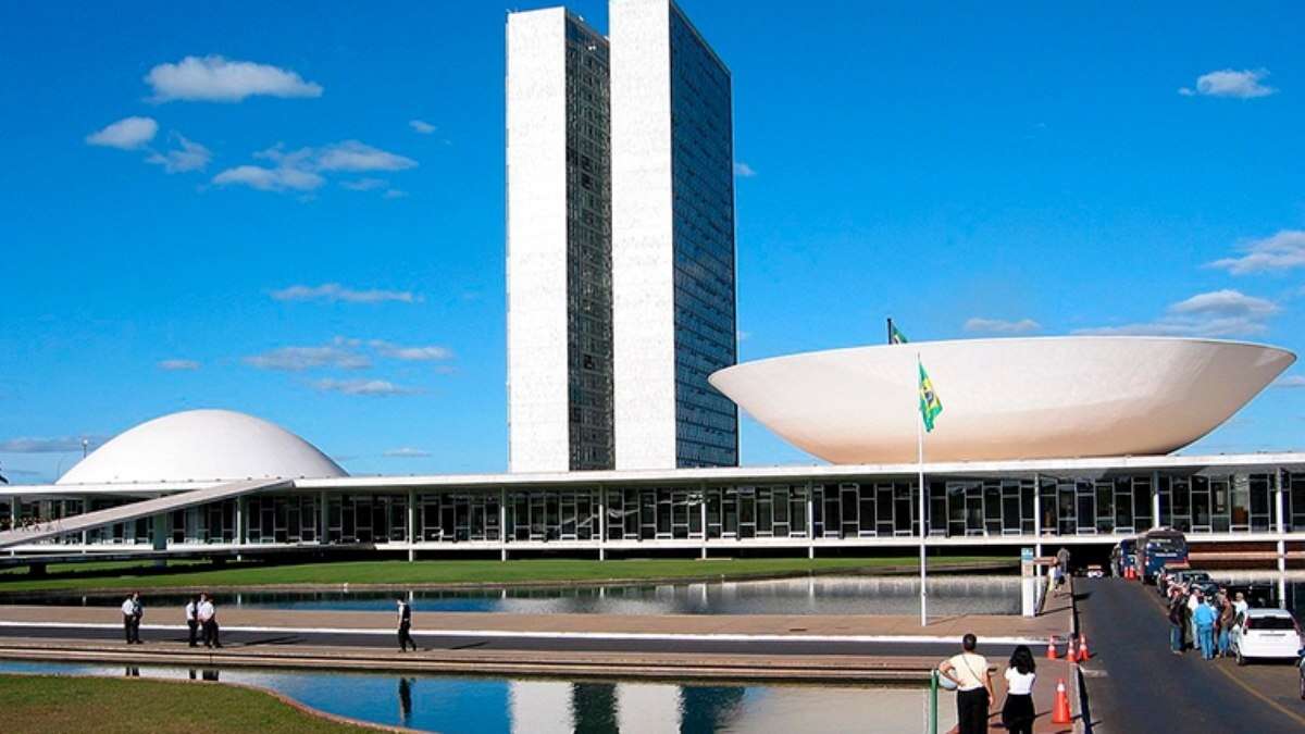 Congresso
deve retomar atividades nesta terça; e CCJ pode votar anistia a golpistas