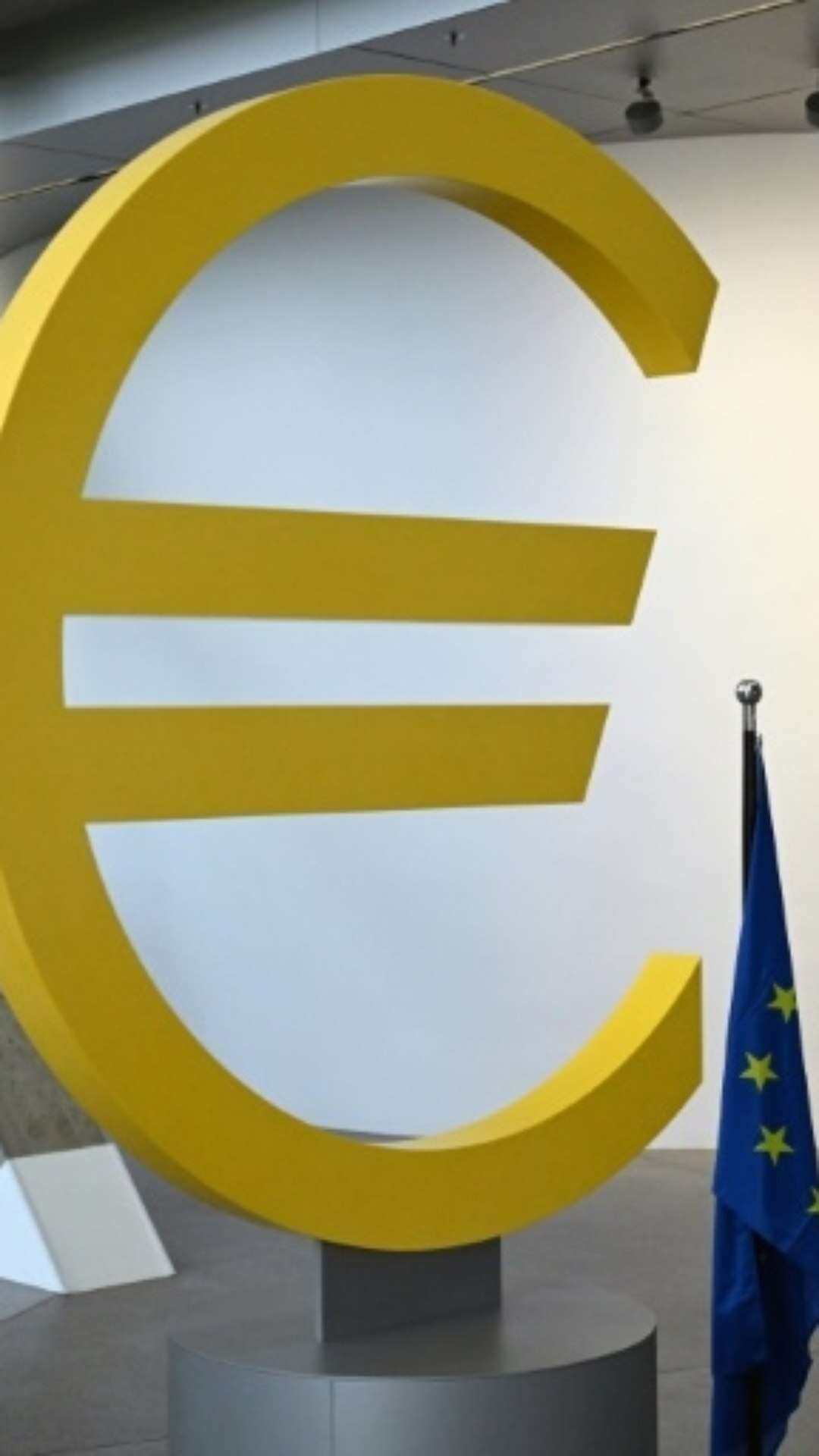 Inflação na zona do euro fica abaixo de 2% pela primeira vez desde 2021