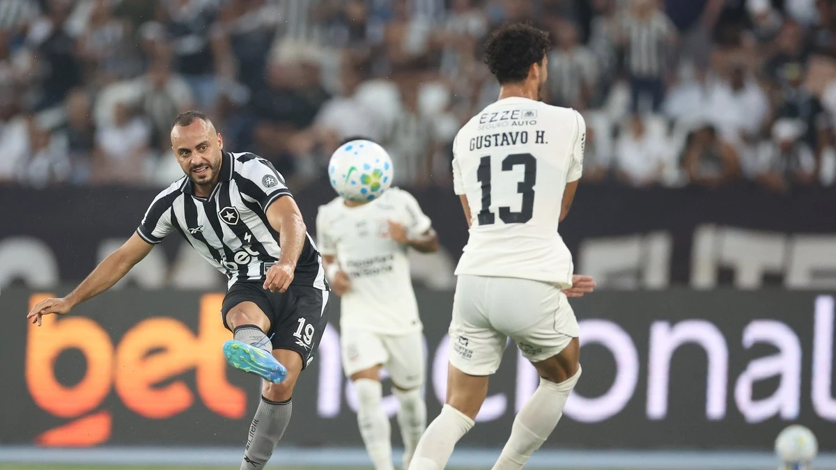 Com hat-trick, Botafogo bate Corinthians e coloca rival no Z4