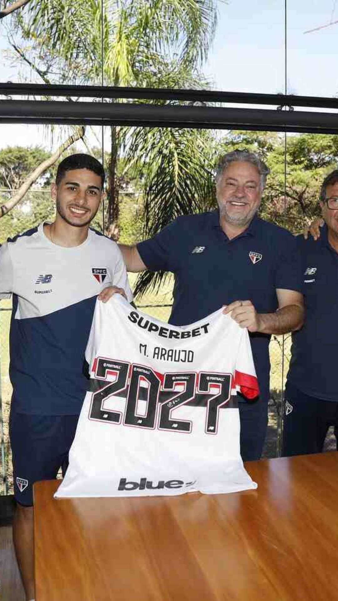 São Paulo acerta compra de Michel Araújo junto ao Fluminense