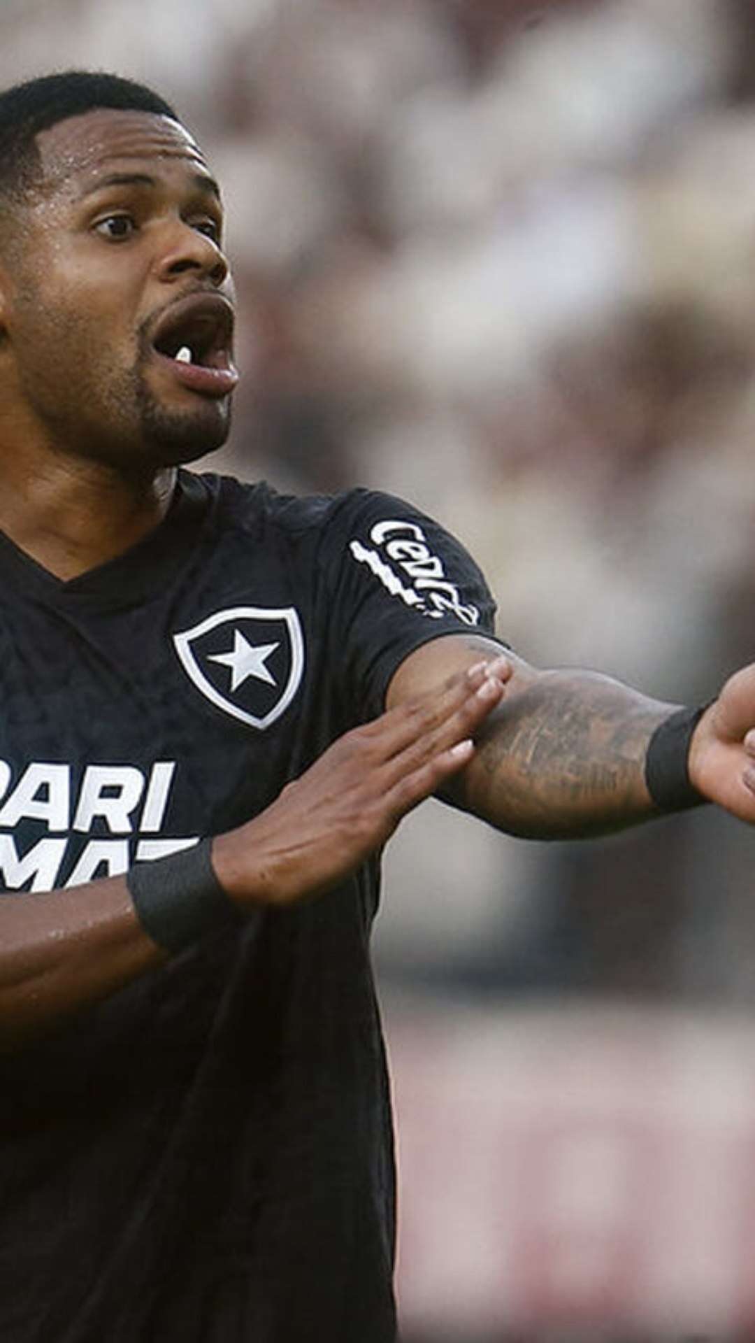 Após recado, Botafogo negocia renovação do atacante Júnior Santos