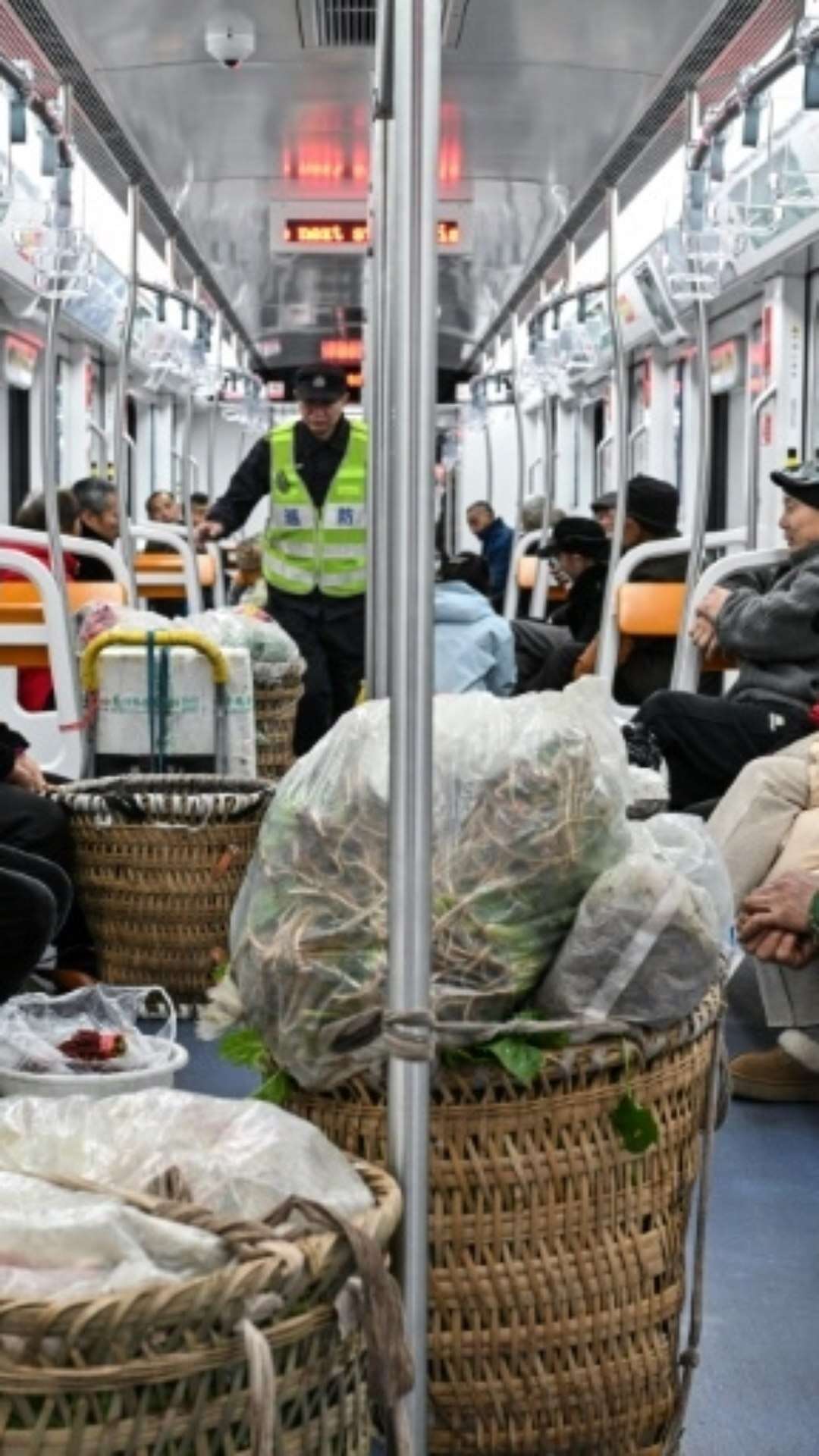 Agricultores do metrô de Chongqing expõem as enormes disparidades na China