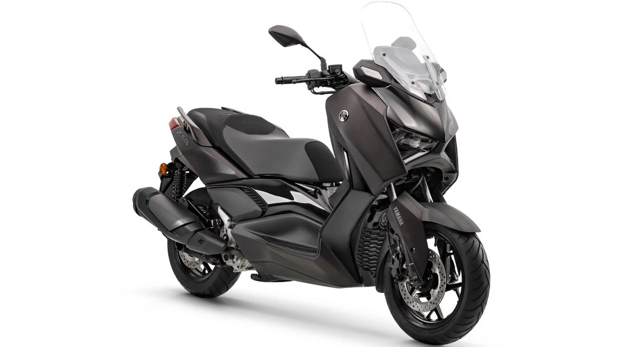 Yamaha inicia vendas da nova XMAX 300 Connected neste mês
