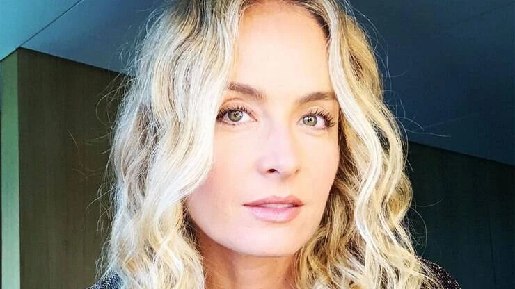 Angélica lembra perguntas sobre virgindade na adolescência: 'Era constrangedor