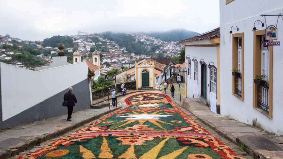 Corpus Christi é tradição cultural em Ouro Preto (MG)