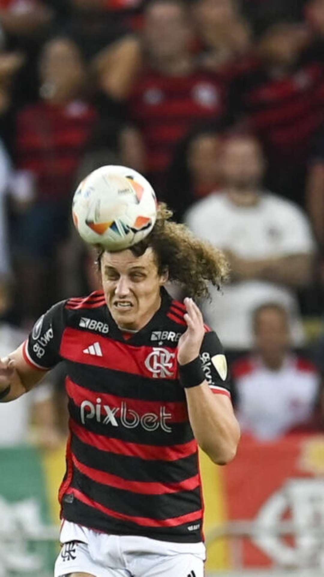 David Luiz espanta má fase no Flamengo e se torna opção segura na defesa