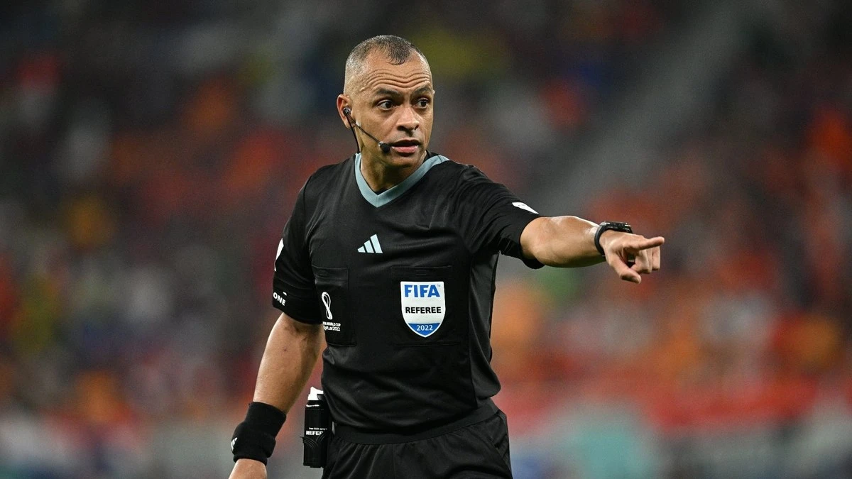 Brasileiro é escolhido para apitar jogo de abertura da Copa