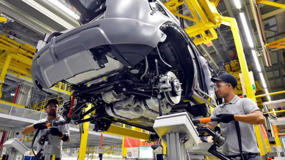 Fábrica da Land Rover paralisa operações no Brasil