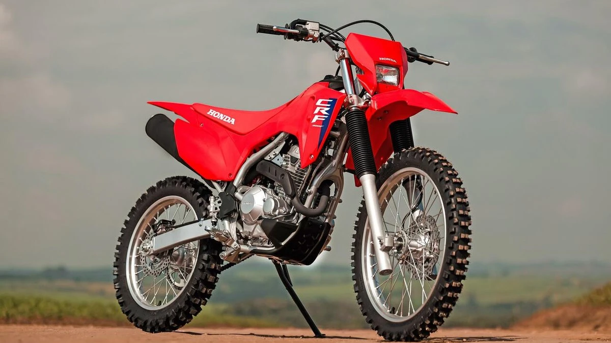 Honda lança CRF 300F 2026 com motor mais potente e câmbio novo