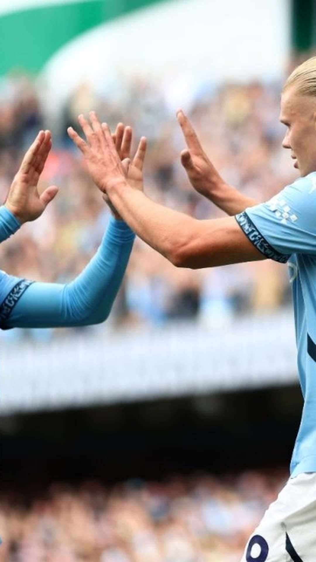 Com dois de Haaland, Manchester City vira sobre o Brentford e assume a liderança da Premier League