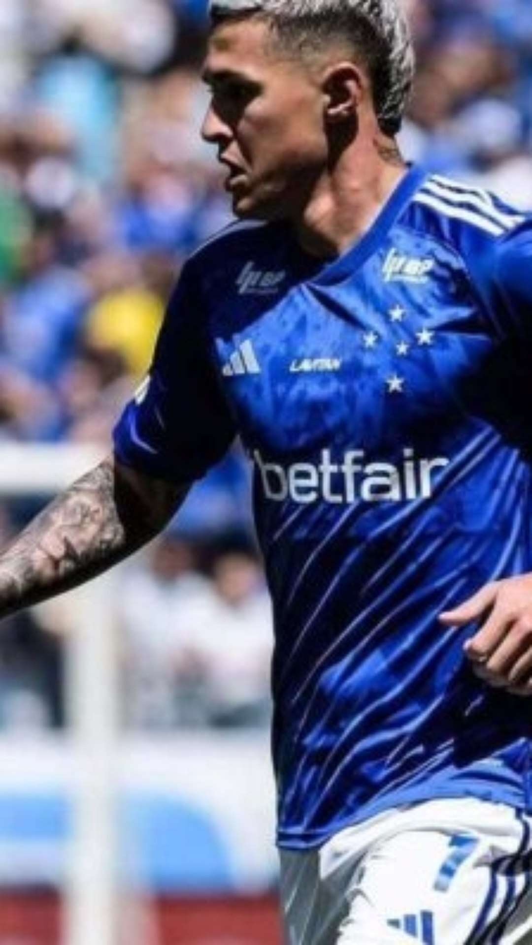 Mateus Vital, do Cruzeiro, viaja para acertar com novo clube