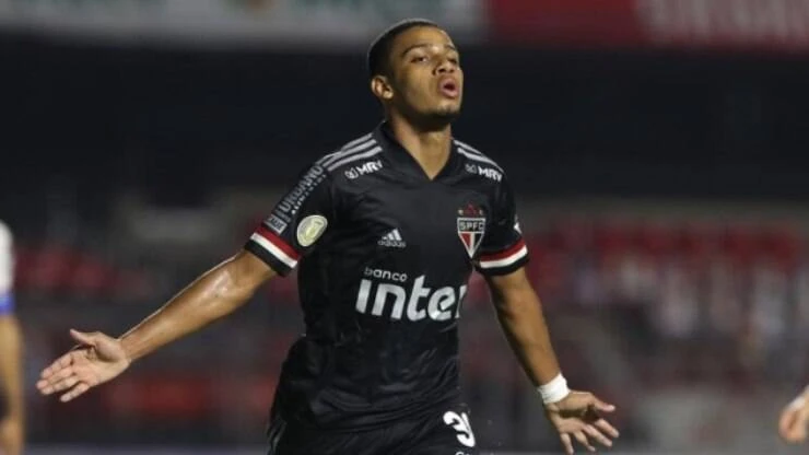 São Paulo bate Atlético-GO e quebra sequência de jogos sem vitória no Brasileiro
