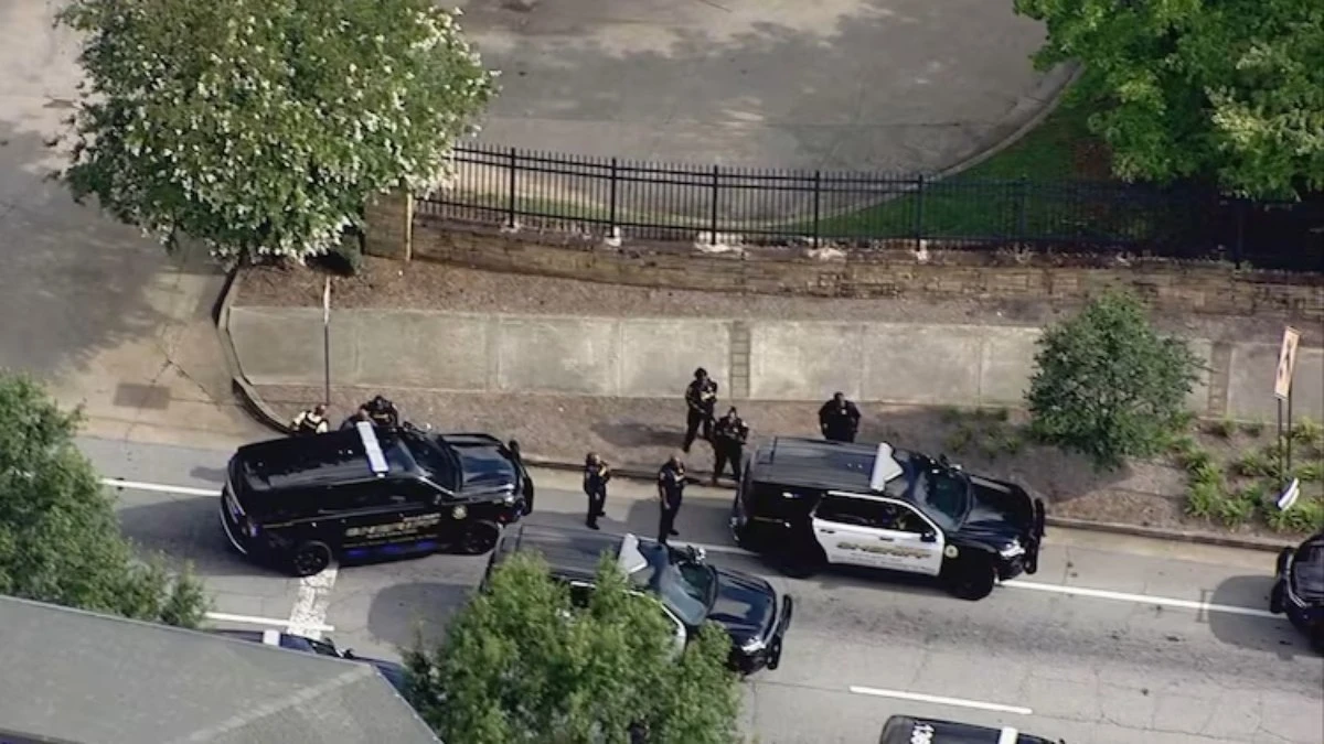 Policial fica ferido e atirador morre em universidade de Atlanta