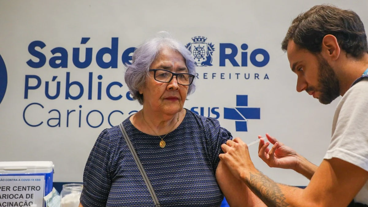 Rio começa vacinação contra nova cepa da covid-19