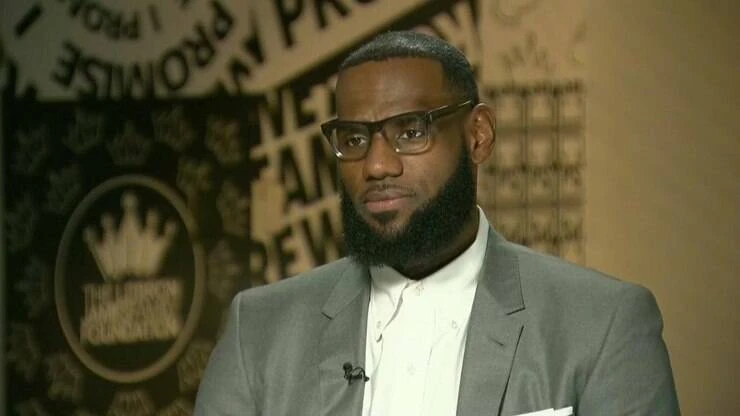 LeBron James pede justiça pela morte de amiga: 'me ajude a achar esse assassino'