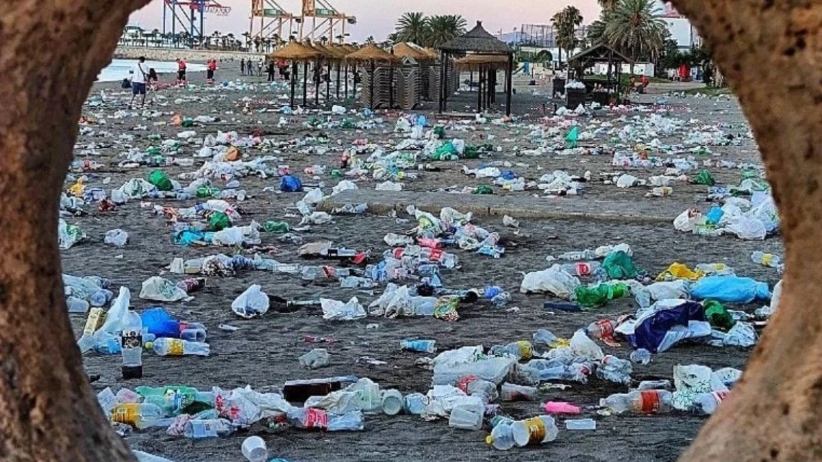 San Juan: Barcelona dá exemplo, mas Málaga amanhece cheia de lixo