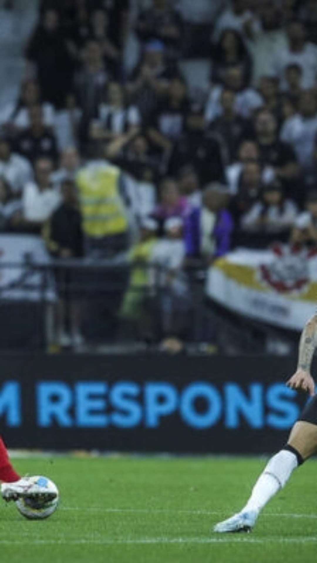 Memphis Depay brilha e Corinthians vence confronto direto contra o Bahia no Brasileirão