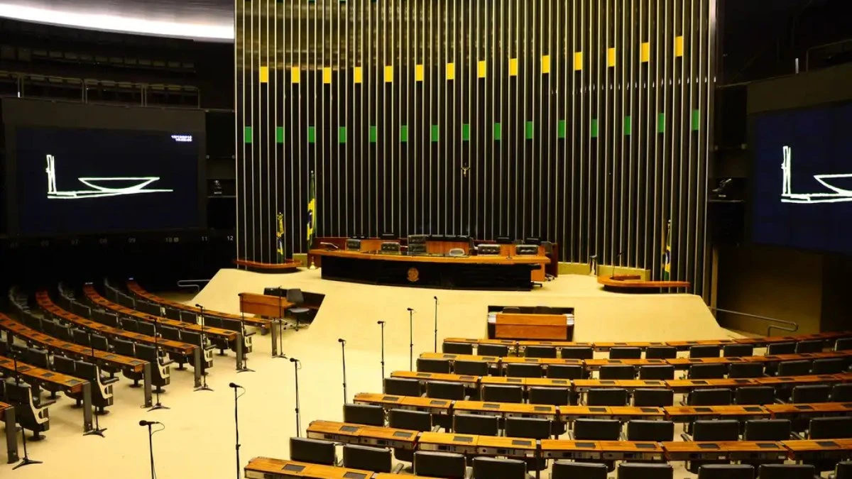 Realtime Big Data: Carlos Bolsonaro à frente para Senado em SC