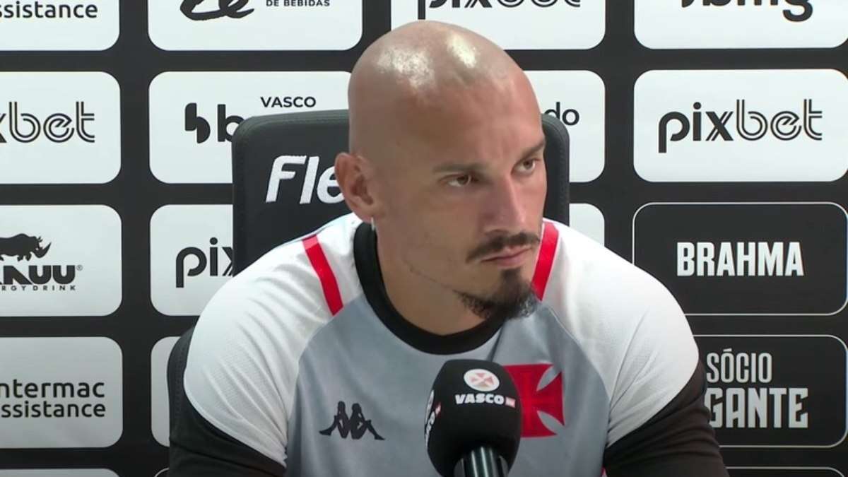 Maicon brinca sobre ter levado pontos no nariz após classificação do Vasco