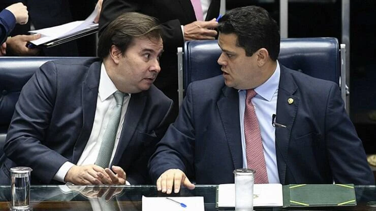 Bolsonaro ganha com reeleição de Maia e Alcolumbre; entenda os motivos