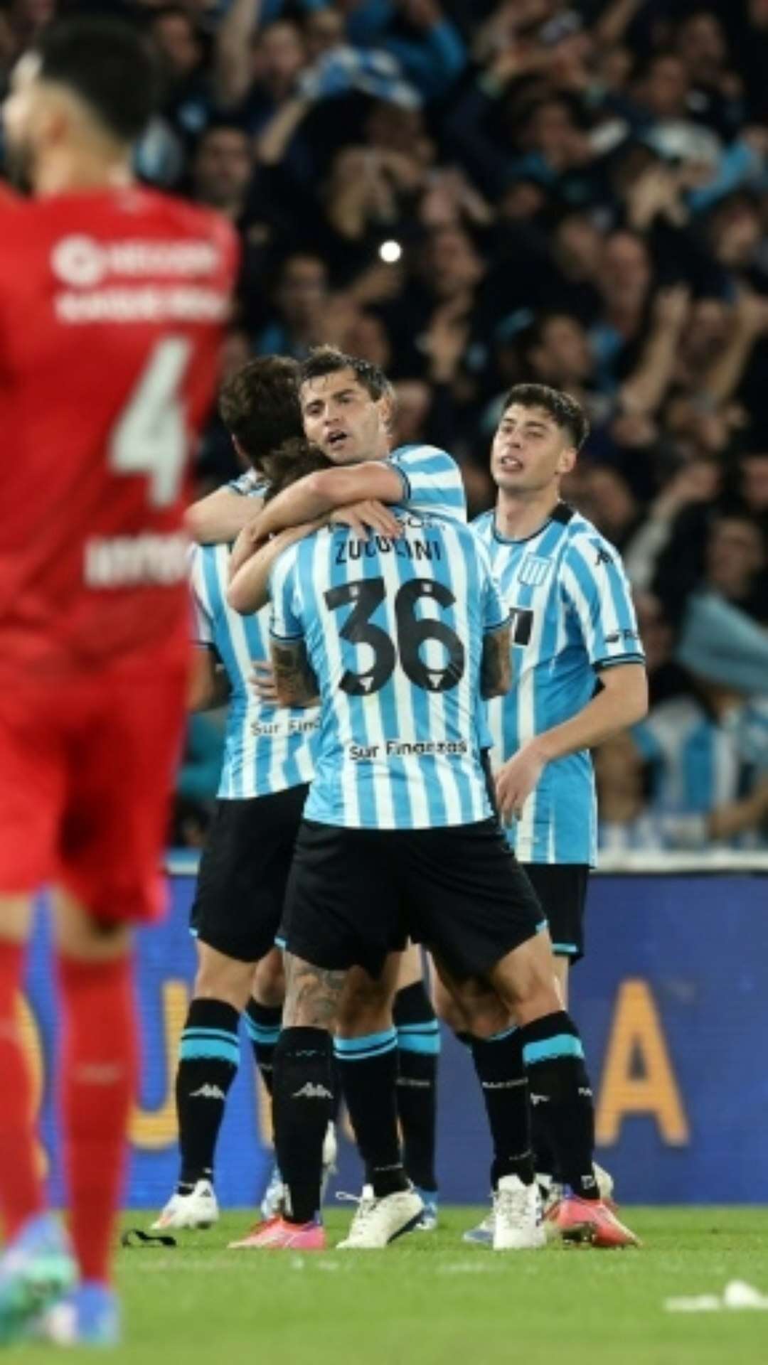 Athletico-PR perde para o Racing (4-1), que vai às semifinais da Sul-Americana