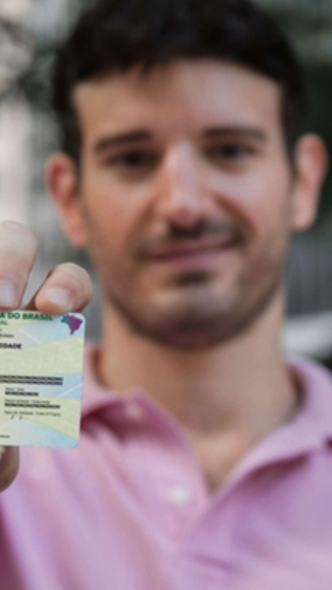 Detran do RJ emite a nova identidade para pessoas de todas as idades