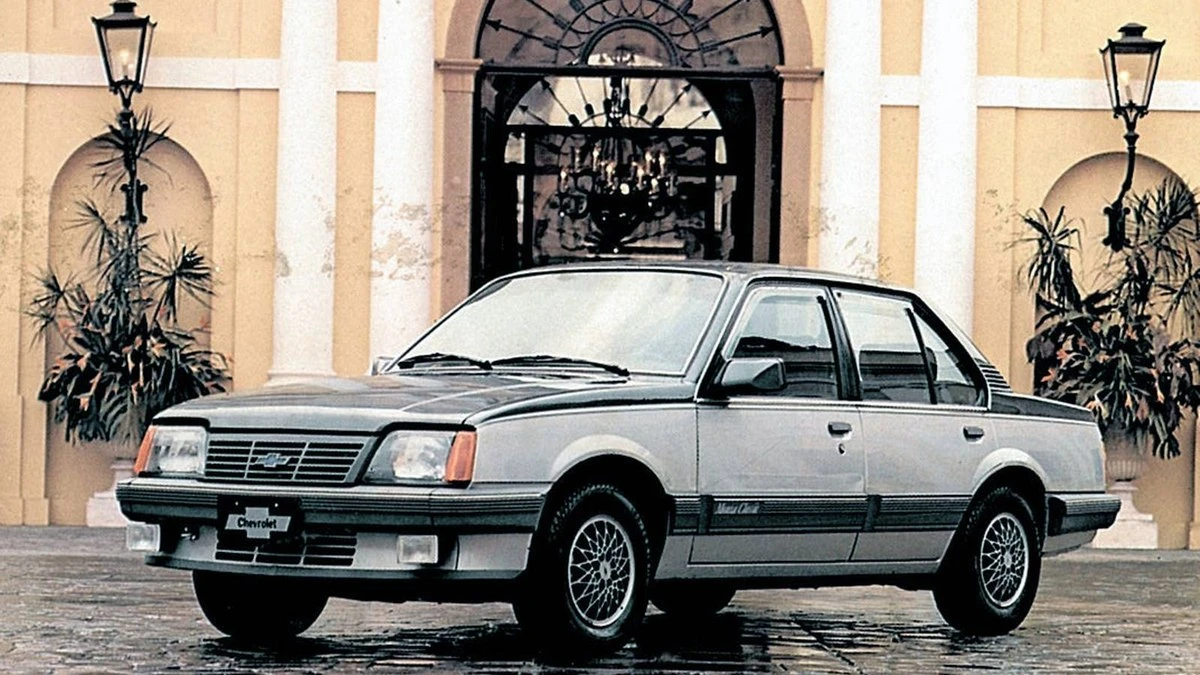 Chevrolet Monza: o sedã médio que dominou os anos 80