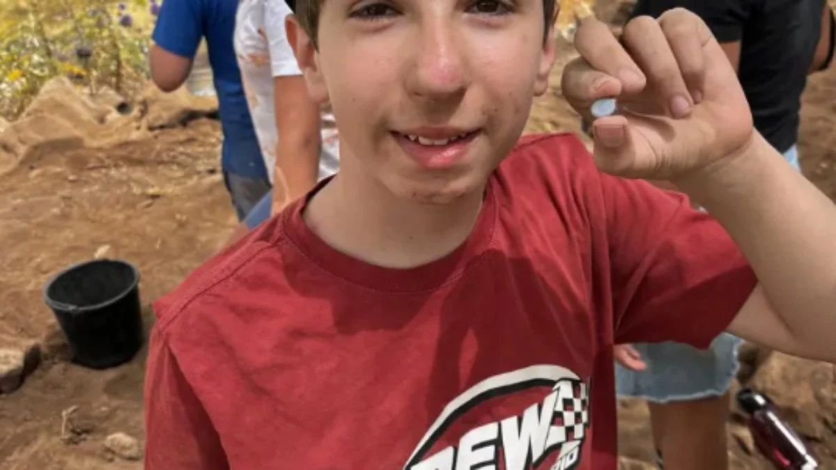 Garoto encontra gema rara em sítio bíblico de Israel