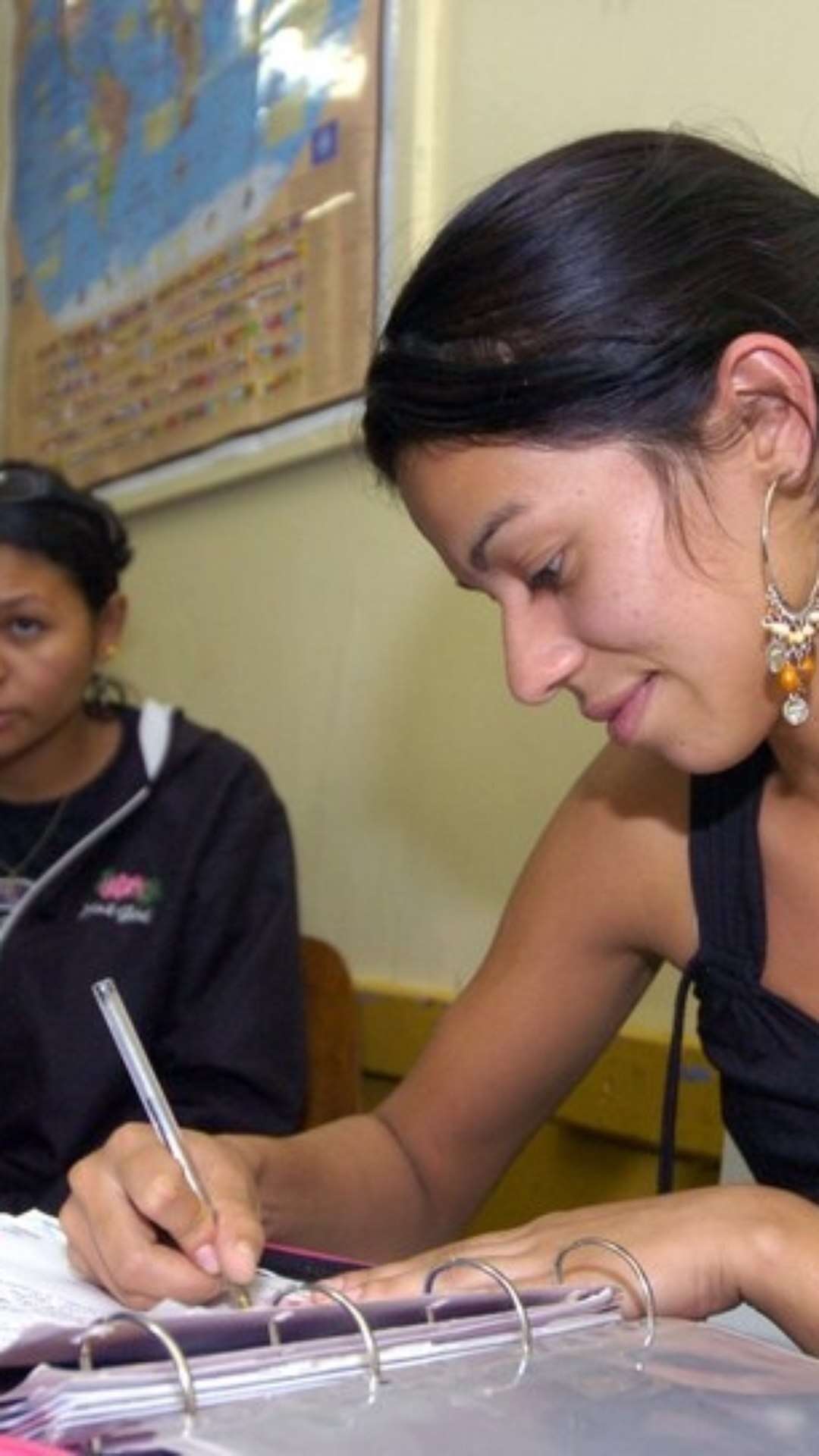 Pé-de-Meia: MEC divulga calendário de pagamento para estudantes da EJA