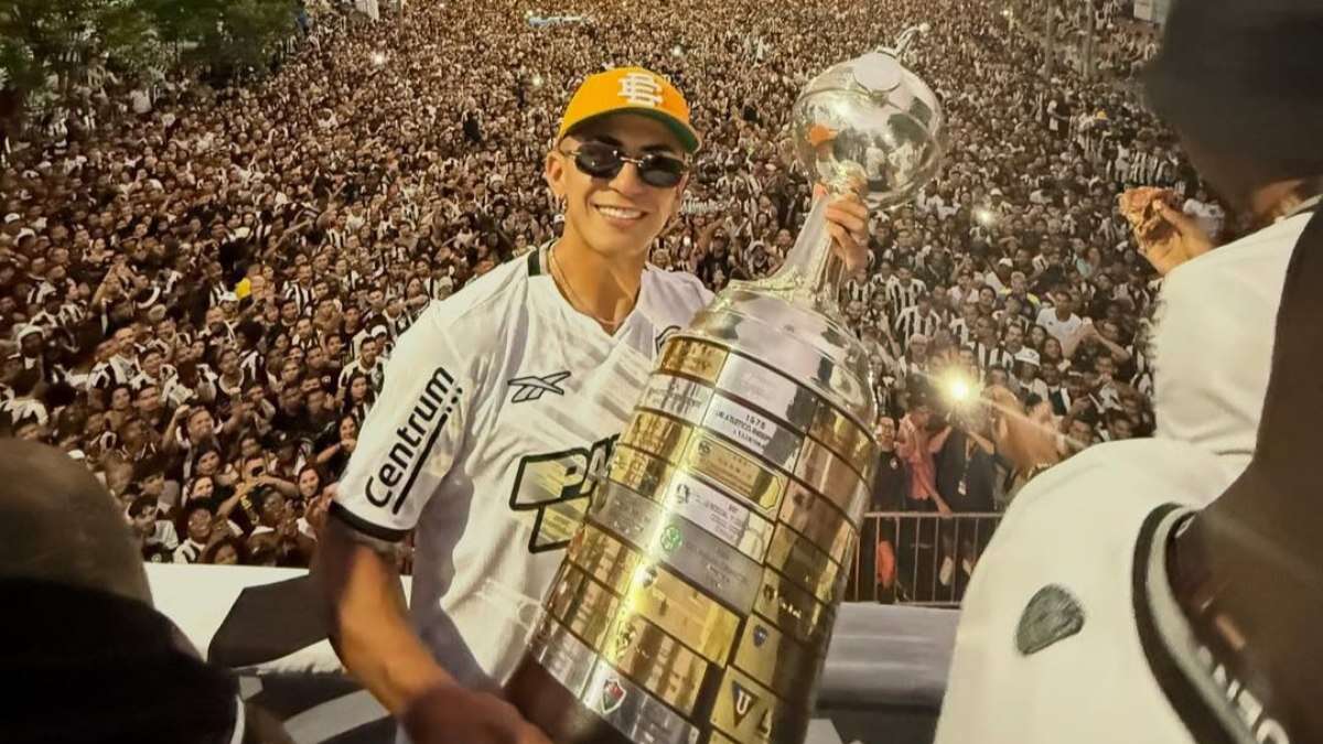 Campeão da Libertadores, Almada fala sobre futuro no
Botafogo: ‘Não sei se fico’