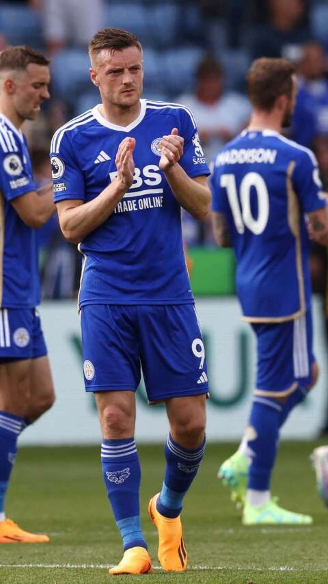 Ídolo do clube, Jamie Vardy renova contrato com Leicester