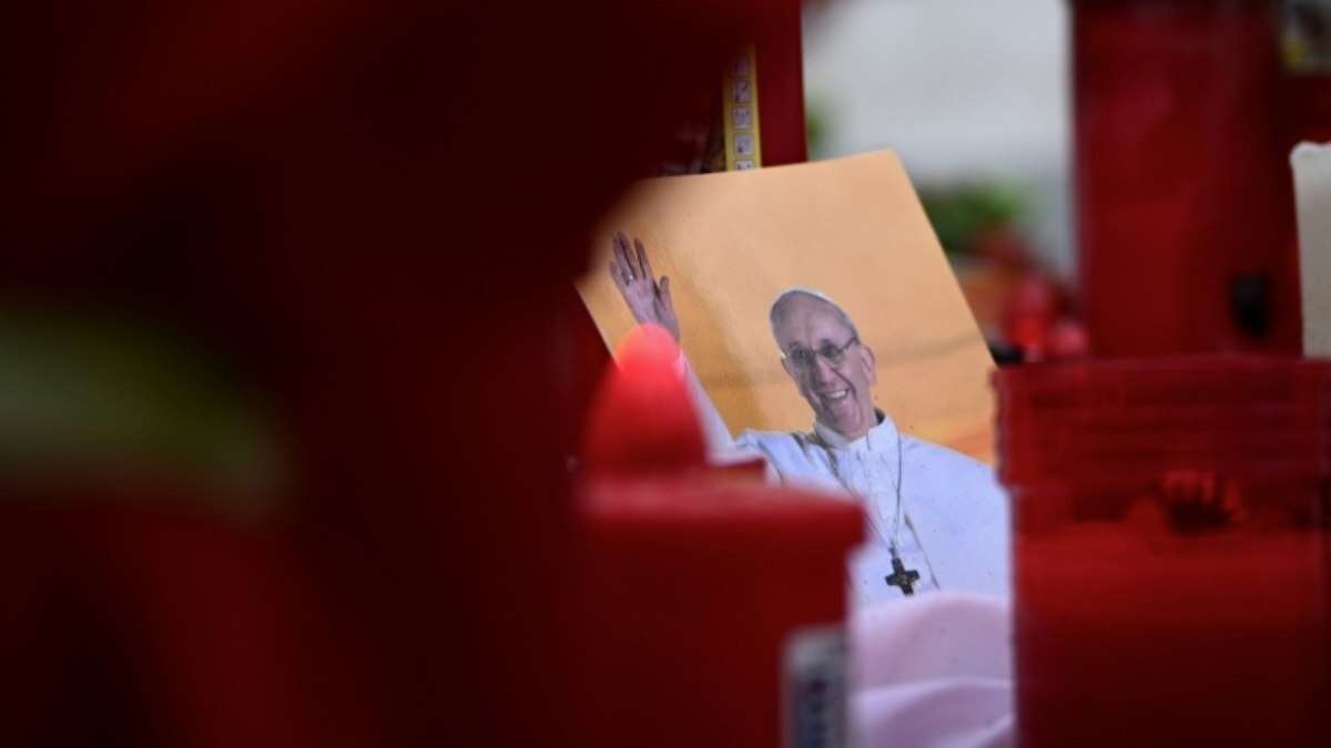 Papa Francisco segue estável, mas sem previsão de alta hospitalar