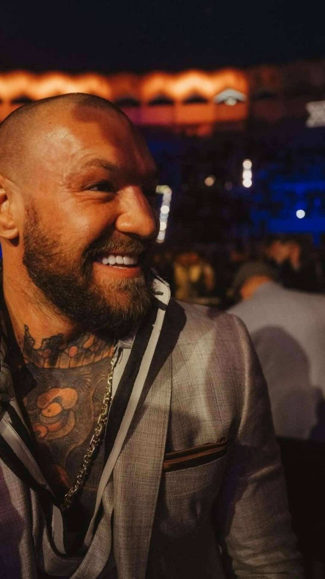 Conor McGregor afirma que voltará a lutar pelo UFC em fevereiro