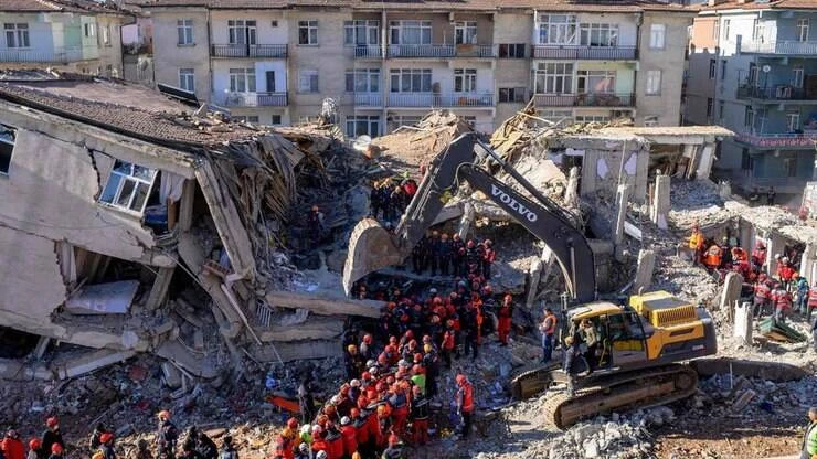 Mortes após terremoto na Turquia e Grécia sobem para 22; feridos já são 786