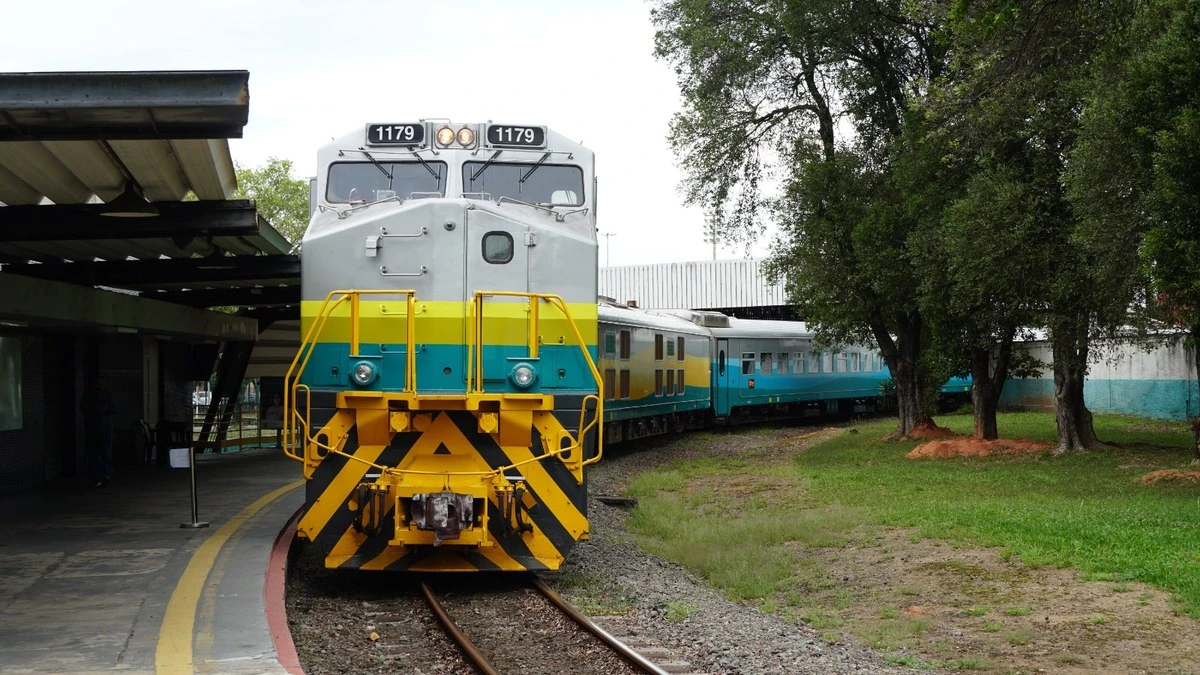 Trem de férias da Vale começa a operar com viagens entre MG e ES
