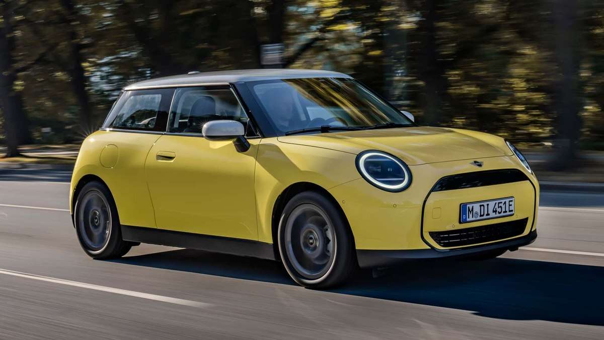 Novo Mini Cooper Elétrico chega ao Brasil e já está em pré-venda;
confira valores